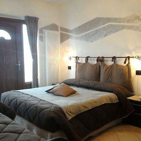La Casa Del Grillo 1 Bed & Breakfast Aosta Room photo