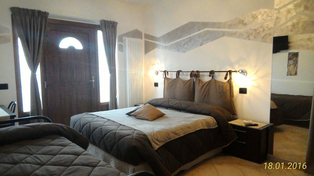La Casa Del Grillo 1 Bed & Breakfast Aosta Room photo